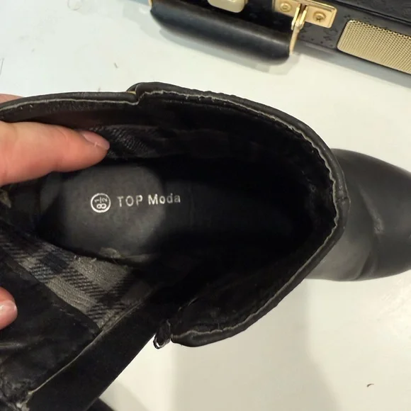 TOP Moda Black Ankle Booties with Chunky Heel - Picture 6 of 6